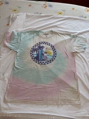 Peanuts white tee with light aqua collar tint(32)